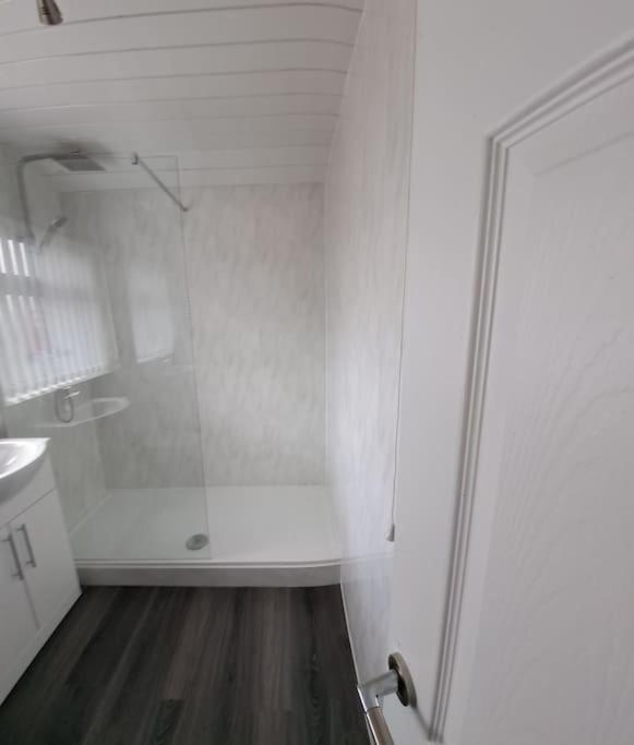 1 Bed Apart Dowlais Exterior photo